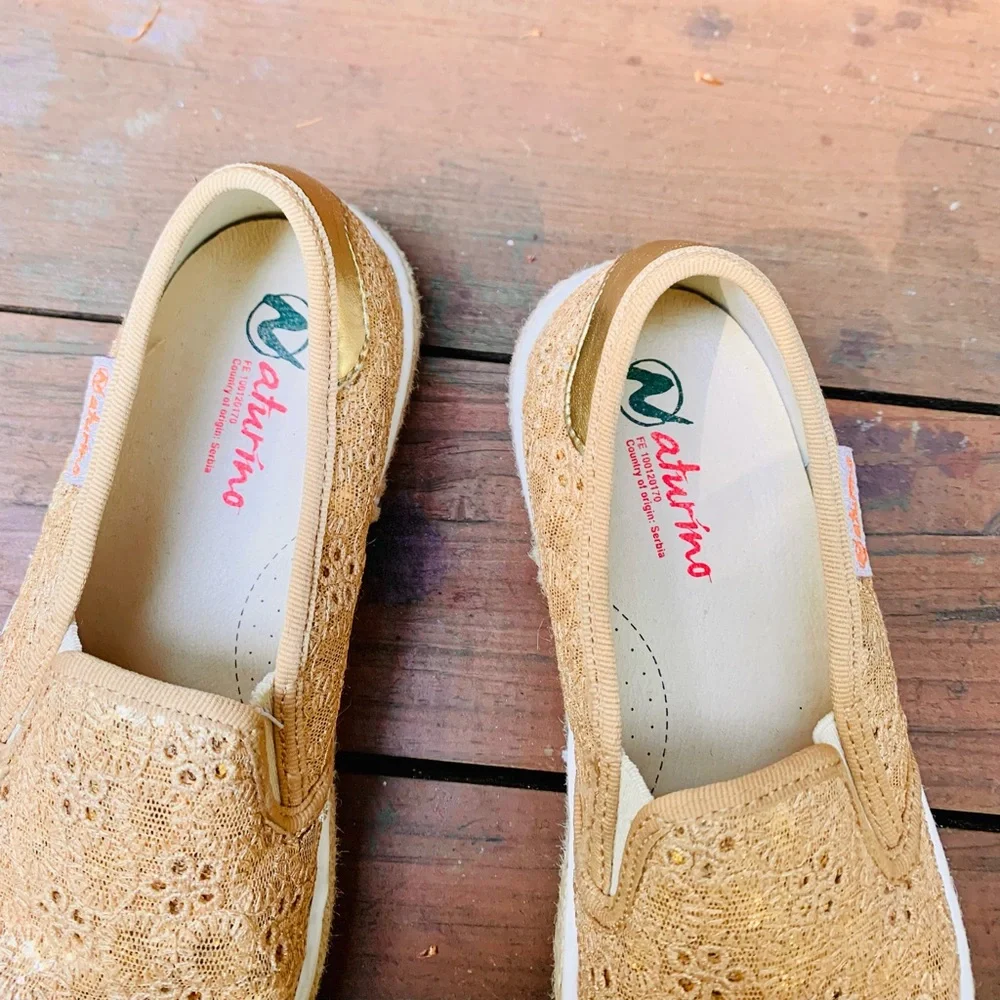 Naturino gold lace slip on shoes Girls size 12